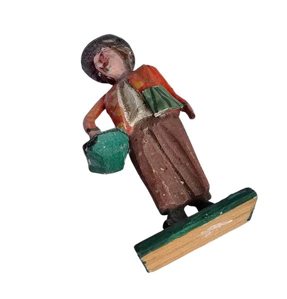 Antike Grulicher Krippenfigur / Gabenbringer mit Korb um 1900 (7 cm)