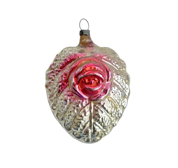 Flattened heart-shaped Kugel with rose flower, around 1920