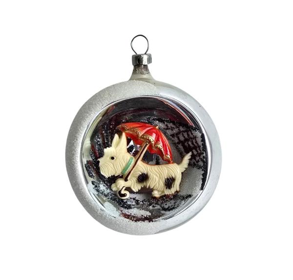 Indent diorama ball, dog with umbrella around 1950