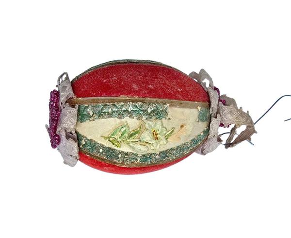 Decorated chicken egg as a Christmas tree ornament, around 1900