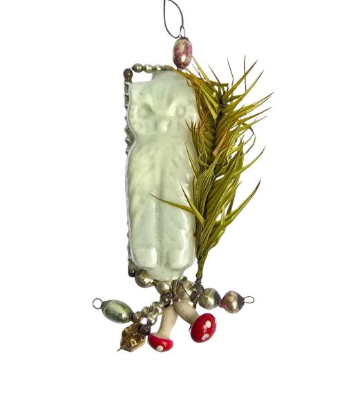 Gablonzer Eule, fluoreszierend um 1930