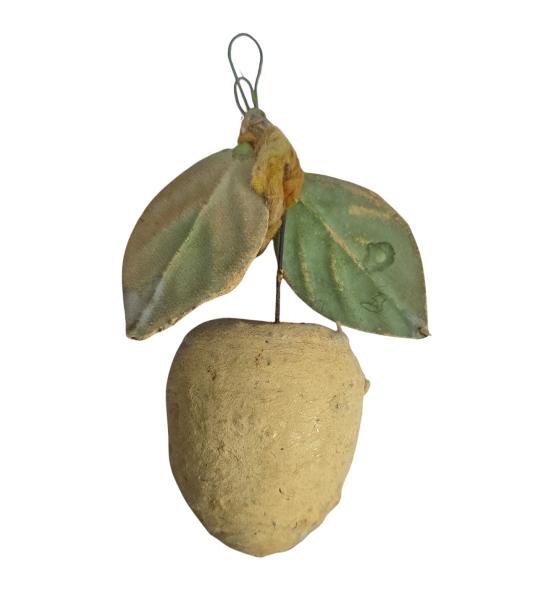 Frucht / Pflaume aus Watte um 1900