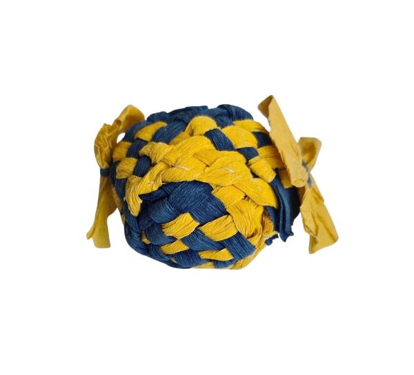 Körbchen aus Bast mit Früchten