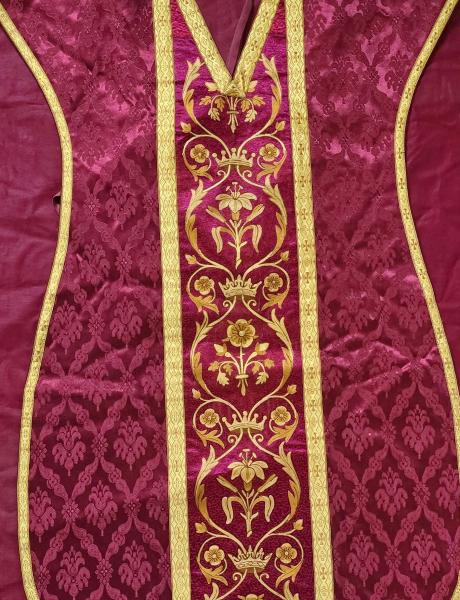 Weinrote Kasel, Ornat, Messgewand, Vestment, Pluviale