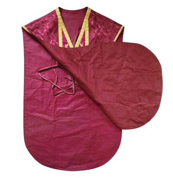 Weinrote Kasel, Ornat, Messgewand, Vestment, Pluviale