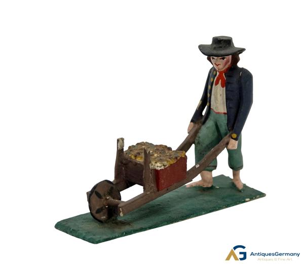 Grulicher Krippenfigur " Gabenbringer mit Früchten "  um 1900  (7 cm)