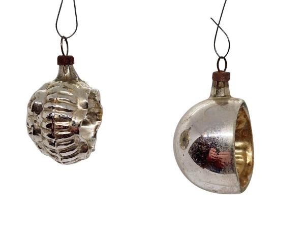 2 Kugeln mit Einstich, 1920