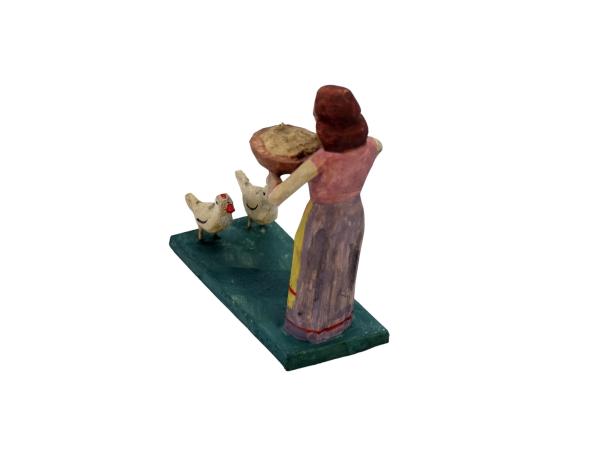 Grulicher Krippenfigur "Bäuerin füttert Hühner" (7 cm)