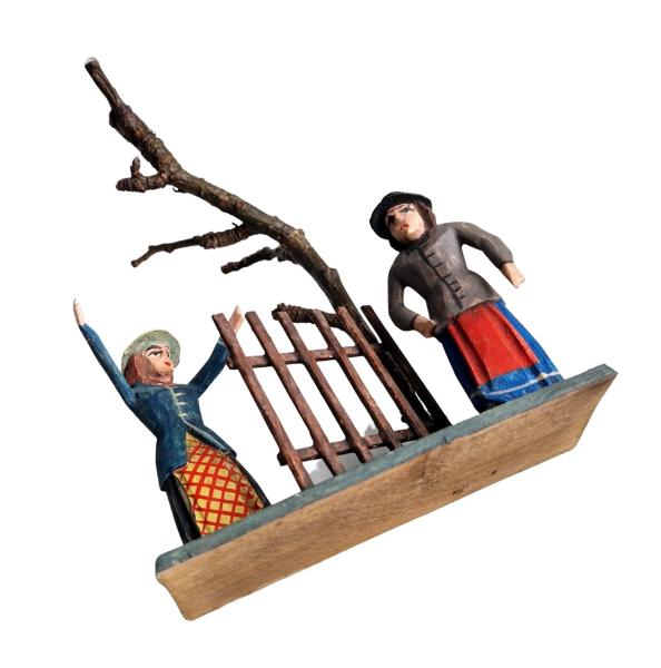 Women at the fence (7 cm)