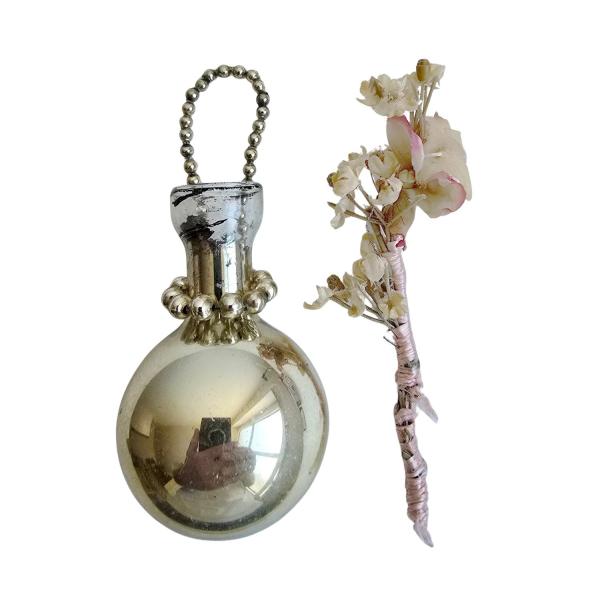 Gablonzer Vase mit Blumen, ca. 1930