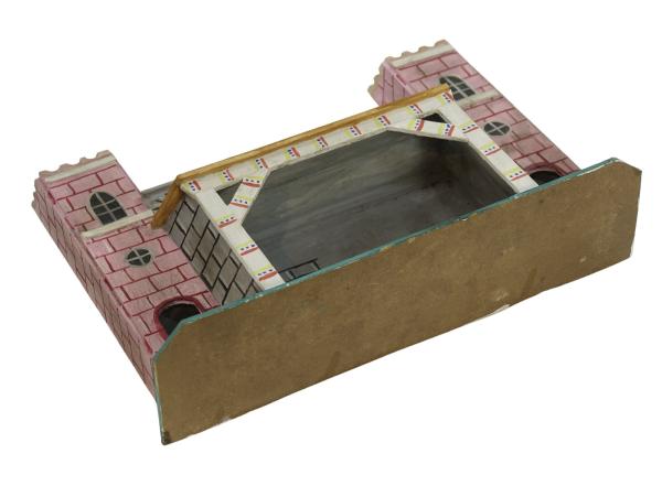 Grulich crib stable with 10 figures