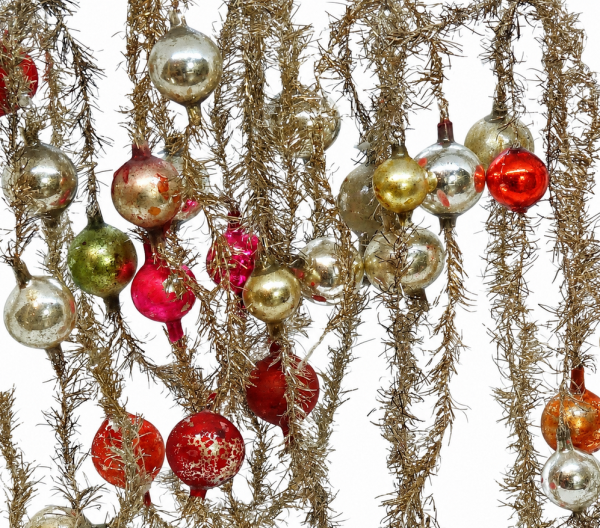 4 Tinsel Garlands with glass Beads, ca. 650 cm