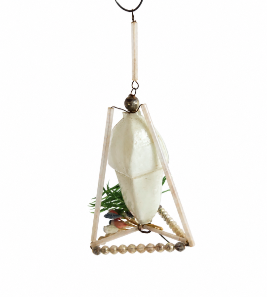 Ornament mit fluoreszierender Farbe um 1930