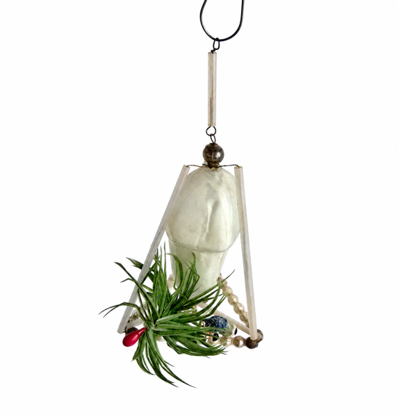 Ornament mit fluoreszierender Farbe um 1930