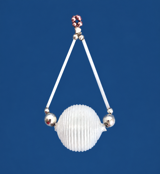 Gablonzer Glasornament, Kugel mit Wachs befüllt