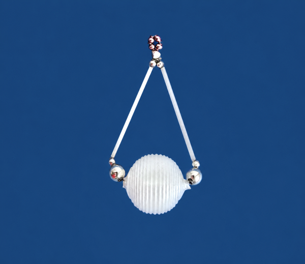 Gablonzer Glasornament, Kugel mit Wachs befüllt