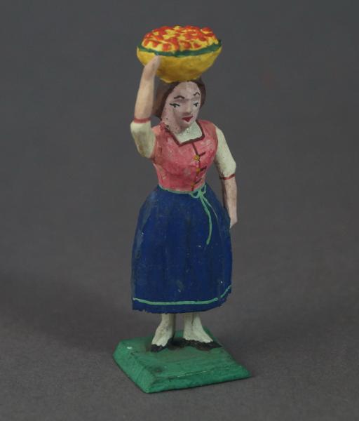 Grulich nativity figure " Woman with fruits ", ca. 1900  (7 cm)