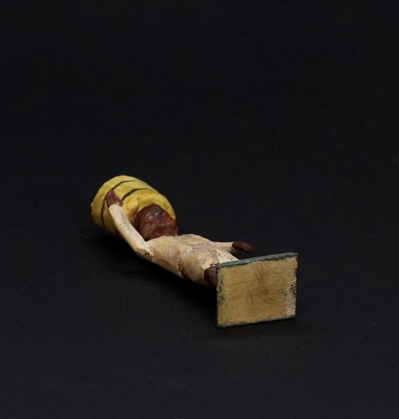 Grulicher Krippenfigur " Farbiger Gabenbringer mit Früchten " (5 cm)