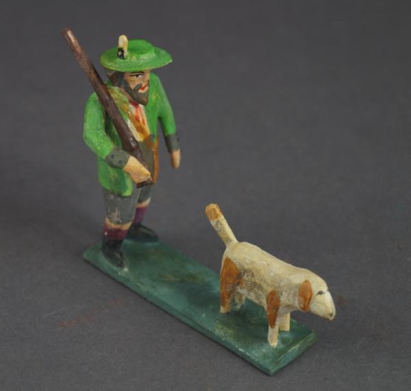 Grulich nativity figure  " Huntsman with hunting Dog "  (7 cm)