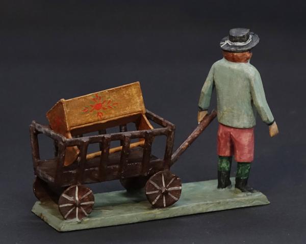 Grulicher Krippenfigur " Gabenbringer mit Leiterwagen und Wiege "  (7 cm)