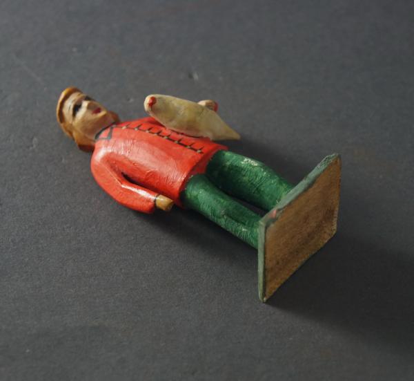 Grulicher Krippenfigur "Gabenbringer mit Taube" (7 cm)