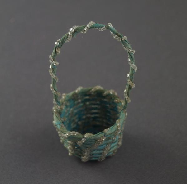 Gablonzer Körbchen / Candy Container ~ 1930/1940