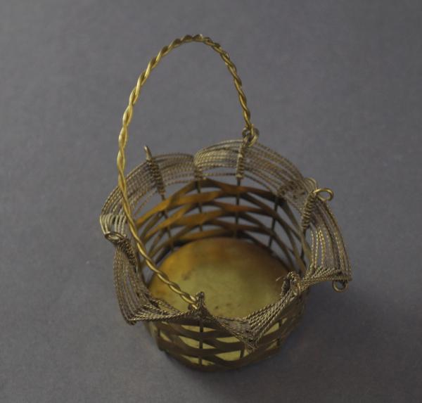 Körbchen aus Messing / Candy Container um 1920