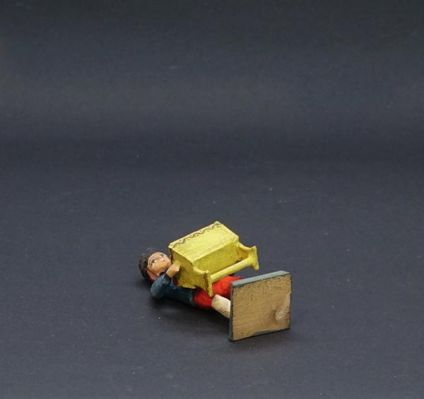 Grulich nativity figure  " Man with cradle " (7 cm)