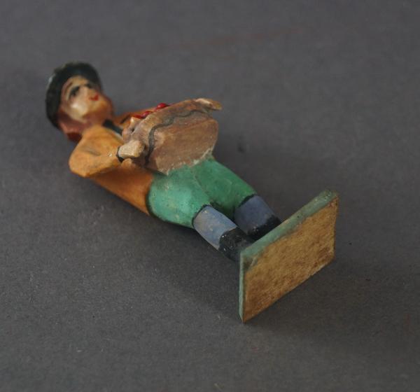 Grulicher Krippenfigur "Gabenbringer mit Früchten" (5 cm)