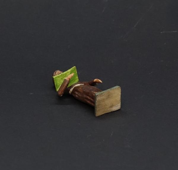Grulicher Krippenfigur " Mönch mit Gebetsbuch " (5 cm)