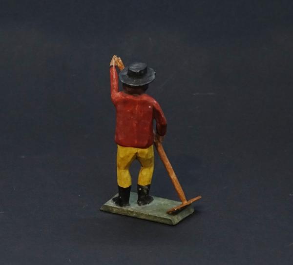 Grulicher Krippenfigur " Bauer mit Rechen " (7 cm)