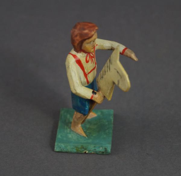 Grulicher Krippenfigur "Junge mit Steckenpferd" (7 cm)