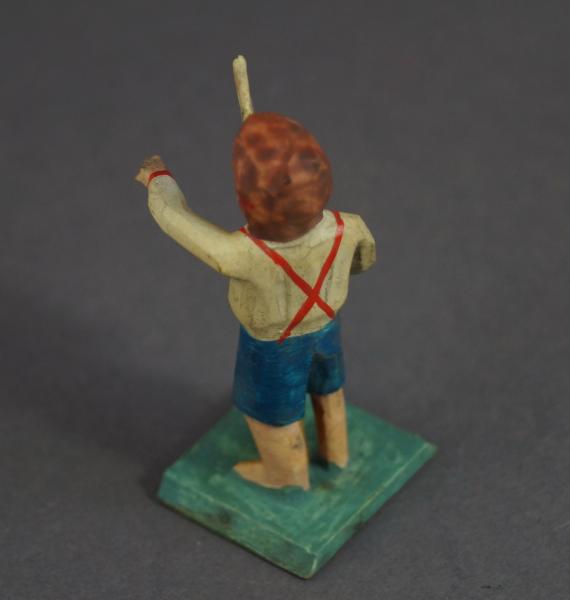 Grulicher Krippenfigur "Junge mit Steckenpferd" (7 cm)
