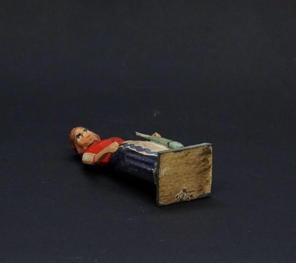 Grulich nativity figure " Women with Fish " (7 cm)