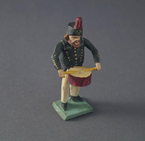 Grulicher Krippenfigur " Bergmann / Musikant mit Trommel" (7 cm)