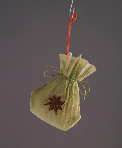 Candy Bag aus Krepppapier mit Engel Oblate