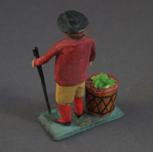 Grulich nativity figure - "Man with Fruits" (7 cm)