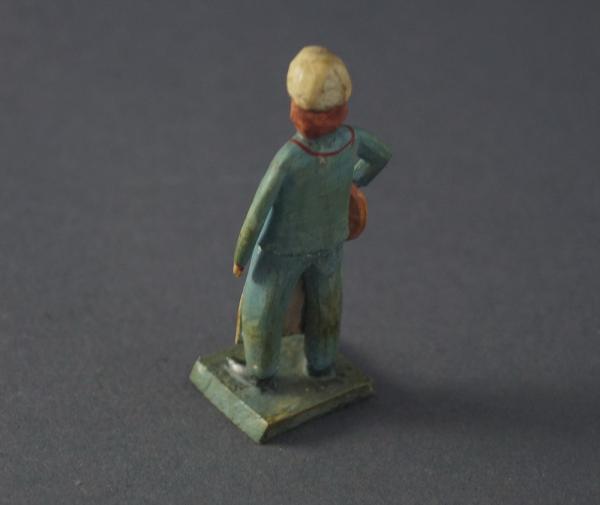 Grulicher Krippenfigur "Gabenbringer mit Brot" (5 cm)