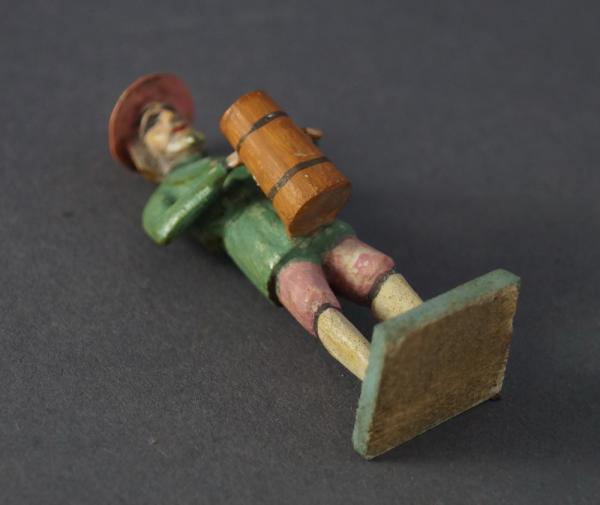 Grulicher Krippenfigur "Gabenbringer mit Krug" (5 cm)