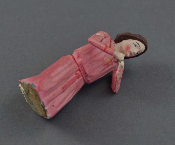 Grulicher Krippenfigur kniende Frau um 1900 (10 cm)