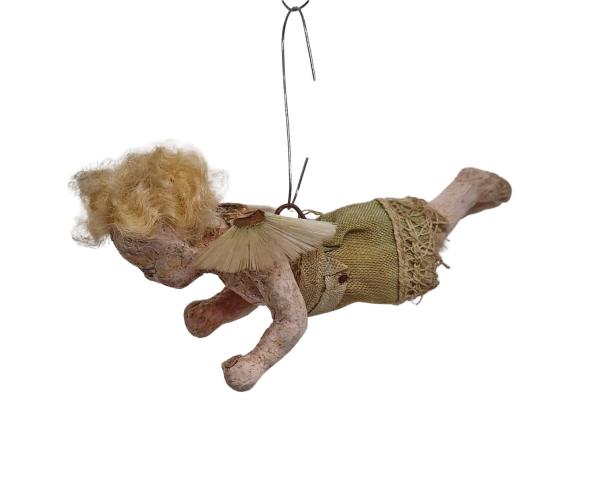Schwebeengel aus Masse mit Wachsüberzug um 1900