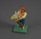 Grulicher Krippenfigur "Junge mit Steckenpferd" (7 cm)