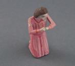 Grulicher Krippenfigur kniende Frau um 1900 (10 cm)